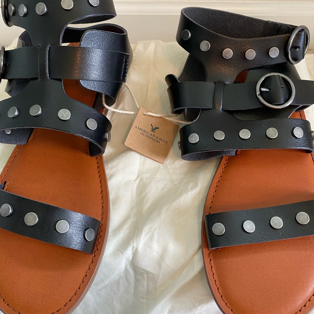 American eagle sandals size 8 never worn with tags NEW